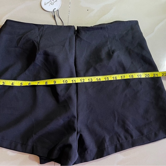 milk & honey Skirt/shorts  black Size XL polyester spandex zippers - Picture 10 of 12